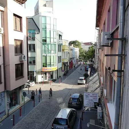 In Super Centre Apartment Burgas City
